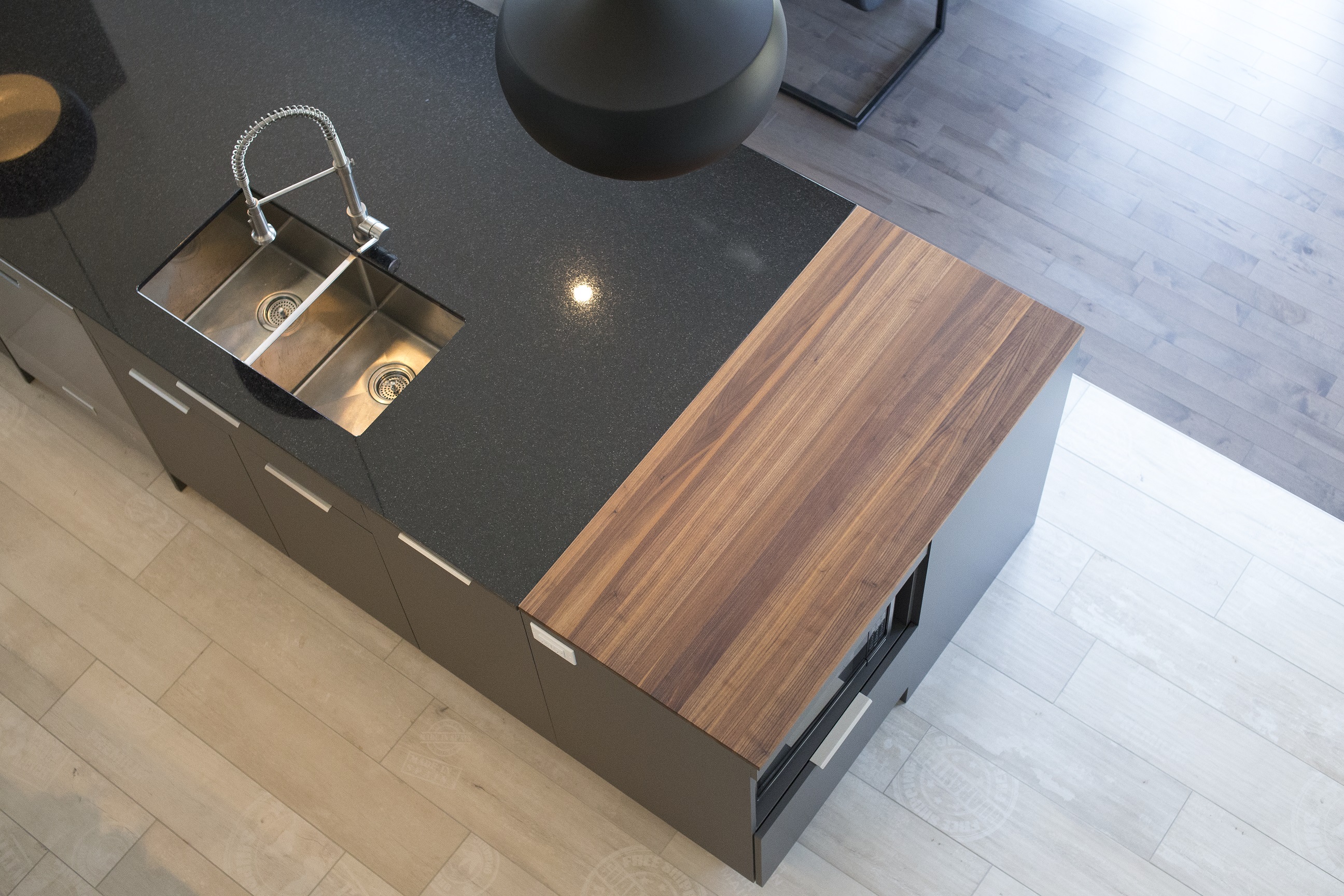 https://www.cuisiconcept.ca/wp-content/uploads/2018/01/EMPLACEMENT-M.ONDES-BLOC-BOUCHER-JPEG3.jpg