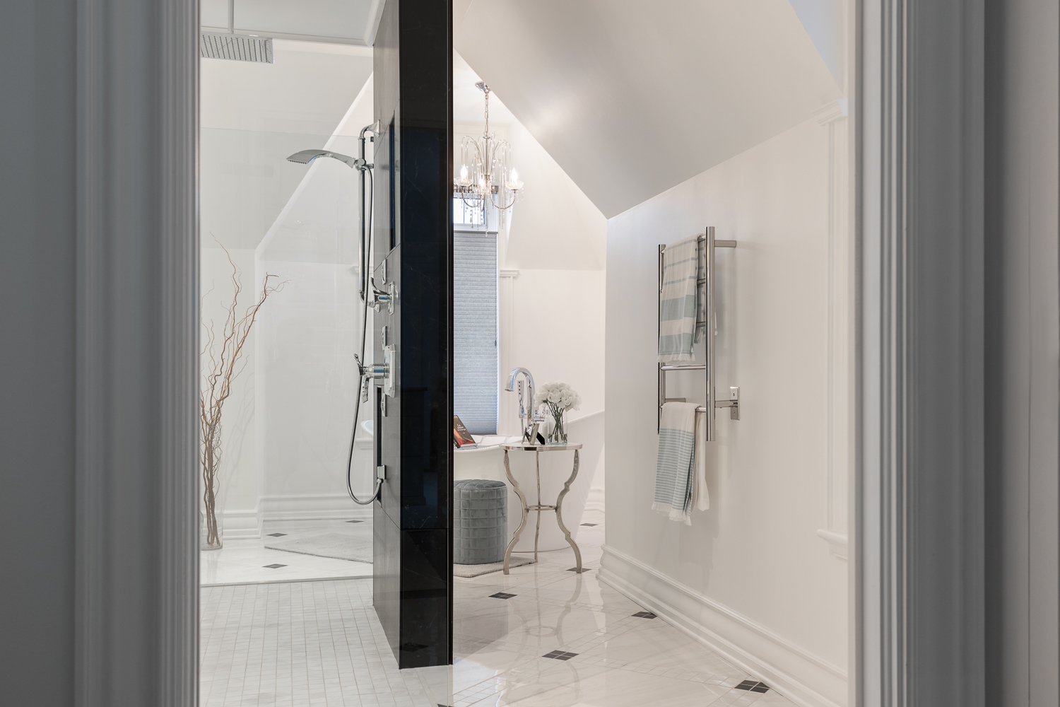 https://www.cuisiconcept.ca/wp-content/uploads/2018/01/SALLE-DE-BAINS-DES-MAITRES-8.jpg